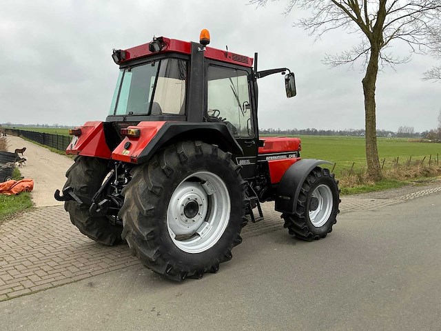 Case ih 856 xl 40 km / lucht vierwielaangedreven landbouwtractor - afbeelding 34 van  36