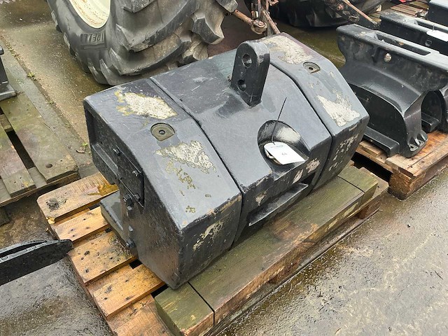 Case ih frontgewicht ‘1000 kg totaal’ - afbeelding 2 van  4