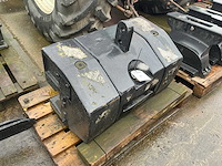 Case ih frontgewicht ‘1000 kg totaal’ - afbeelding 2 van  4