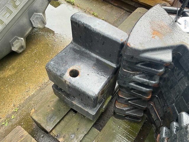 Case ih frontgewichtset ‘360 kg’ - afbeelding 3 van  6