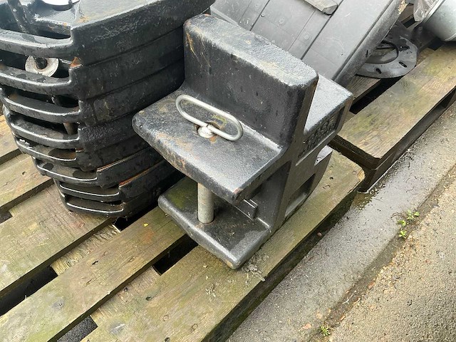 Case ih frontgewichtset ‘360 kg’ - afbeelding 5 van  6