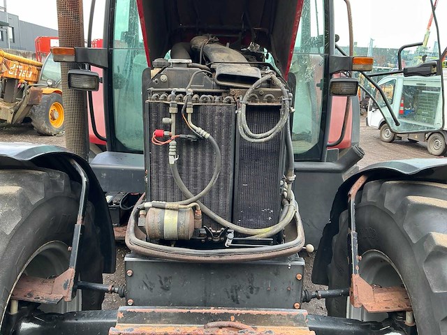 Case ih mx 100c maxxum vierwielaangedreven landbouwtractor - afbeelding 32 van  35