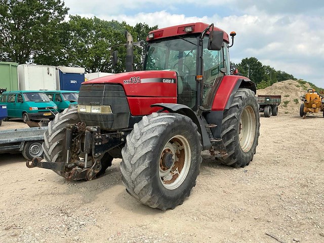 Case ih mx135 vierwielaangedreven landbouwtractor - afbeelding 1 van  16