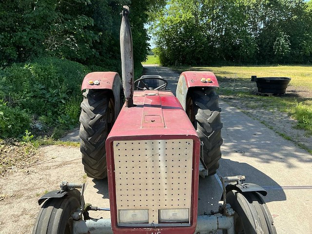 Case internationaal 624 oldtimer tractor - afbeelding 2 van  21