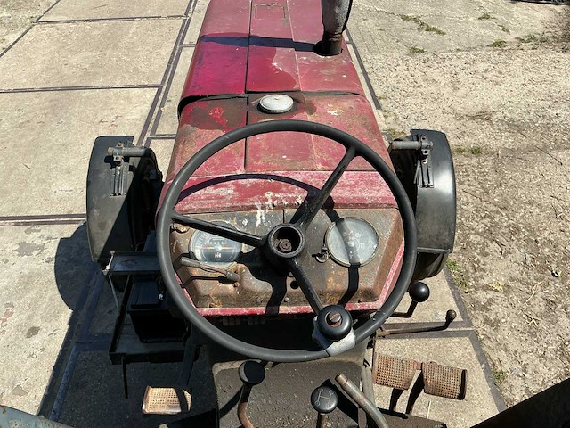 Case internationaal 624 oldtimer tractor - afbeelding 8 van  21