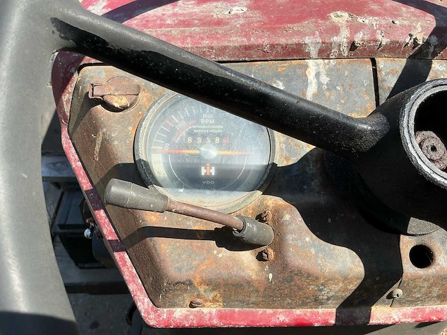 Case internationaal 624 oldtimer tractor - afbeelding 9 van  21