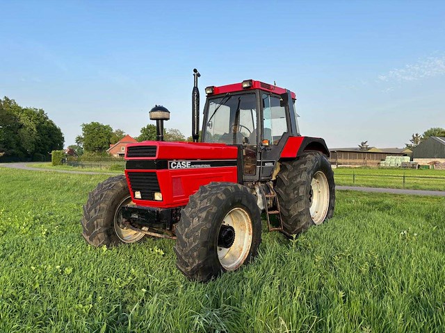 Case international - 1988 - 1455 xl - vierwielaangedreven landbouwtractor - afbeelding 2 van  36