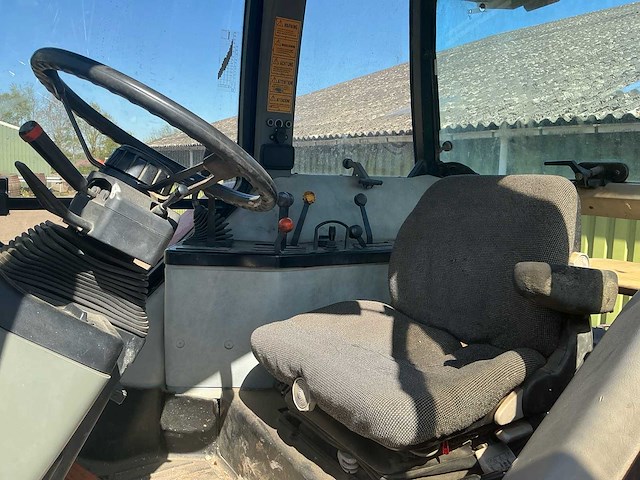 Case international 5140 vierwielaangedreven landbouwtractor - afbeelding 16 van  28