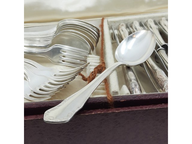 Casette met verzilverd bestek - afbeelding 2 van  11