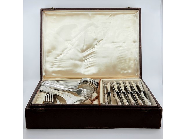 Casette met verzilverd bestek - afbeelding 1 van  11