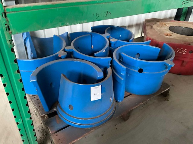 Casing slips (slipsegmenten) voor boorinstallatie (5x) "casing bushings" - afbeelding 1 van  2