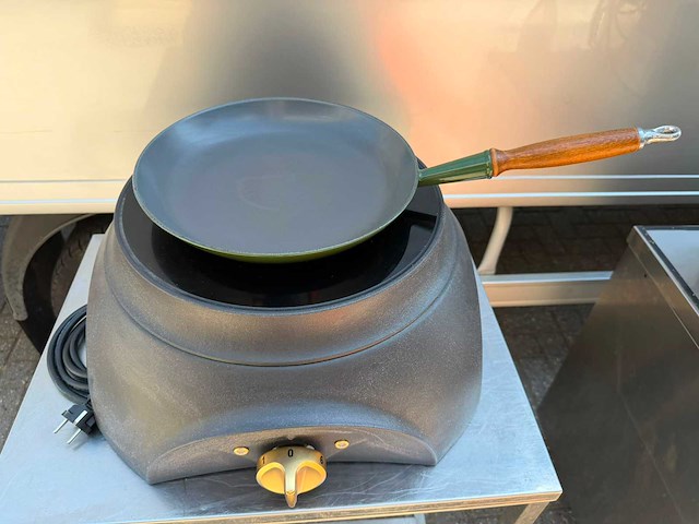 Cast iron - hob wok inductie ongebruikt - overige koken / bakken / grillen - afbeelding 2 van  7