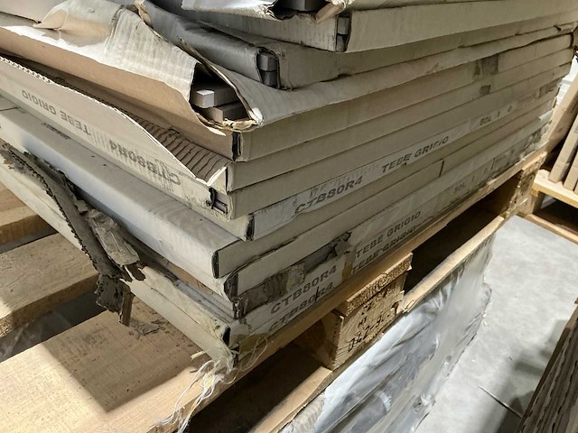 Caste vetro tebe grigio 800x800mm vloertegel 42m² - afbeelding 9 van  9