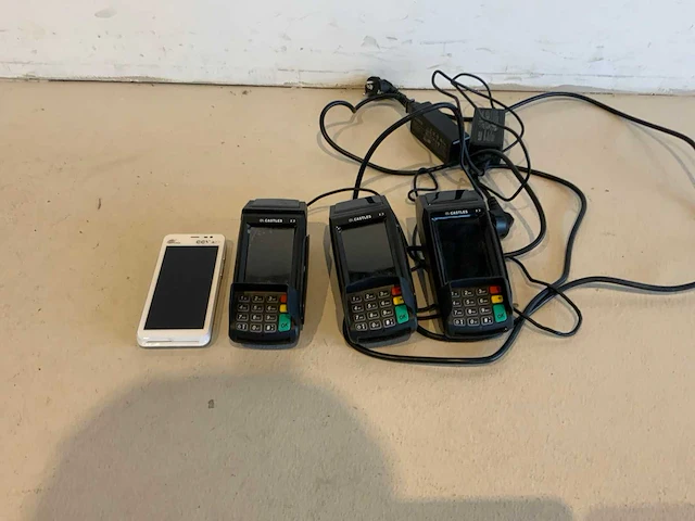 Castles / pax ccv vega3000 3x /a77 1x pinautomaat (4x) - afbeelding 1 van  6
