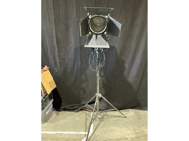 Castor 273 vintage spotlight met monfretto statief (7x) - afbeelding 2 van  7