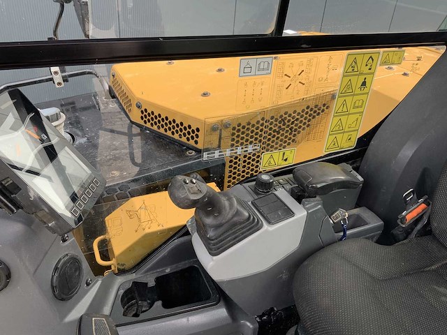 Cat - 2021 - 306 cr - rupsgraafmachine - afbeelding 8 van  29