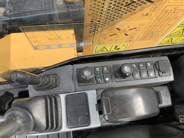 Cat - 2021 - 306 cr - rupsgraafmachine - afbeelding 9 van  29