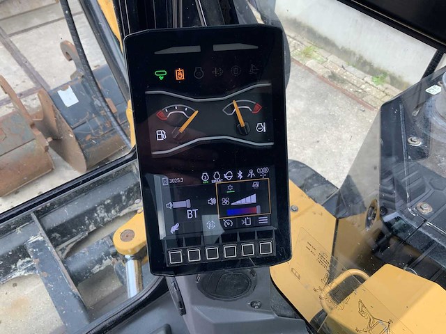 Cat - 2021 - 306 cr - rupsgraafmachine - afbeelding 11 van  29