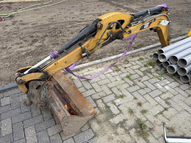 Cat 301.7 d minigraafmachine giek met slotenbak - afbeelding 5 van  5
