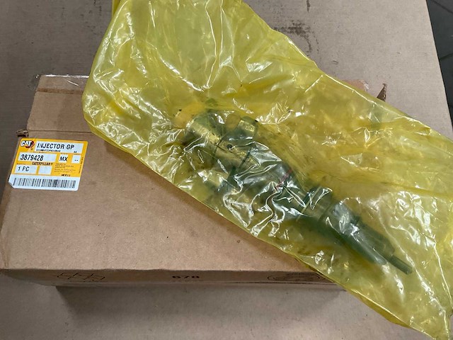Cat 3879428 fuel injector - afbeelding 2 van  3