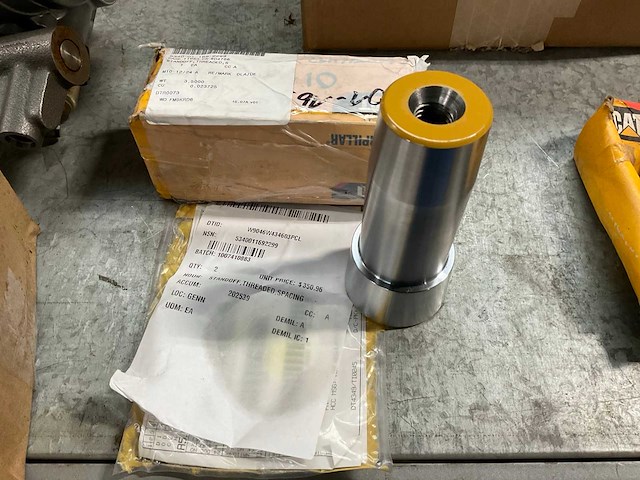 Cat 8d-4766 threaded spacing standoff (2x) - afbeelding 1 van  2