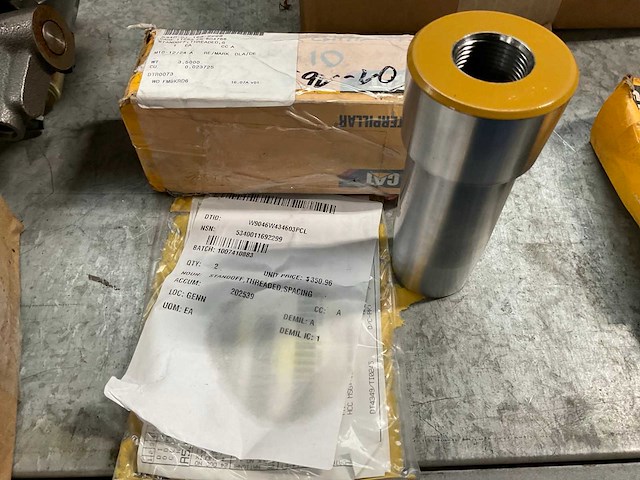 Cat 8d-4766 threaded spacing standoff (2x) - afbeelding 2 van  2