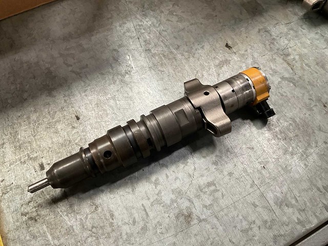 Cat fuel injector - afbeelding 1 van  2