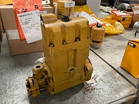 Cat hydraulic pump - afbeelding 1 van  4
