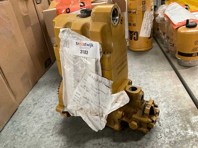 Cat hydraulic pump - afbeelding 3 van  4