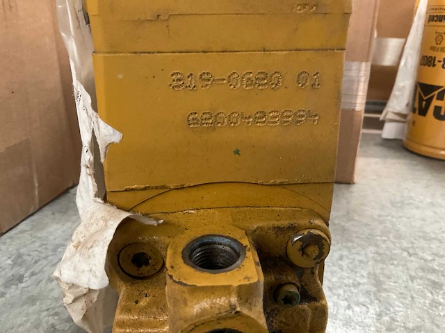 Cat hydraulic pump - afbeelding 4 van  4