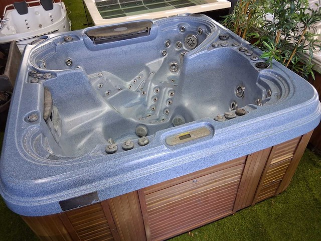 Catalina jacuzzi - afbeelding 2 van  7