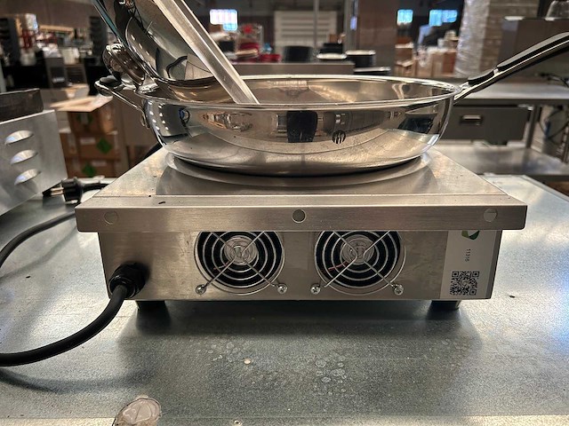 Caterchef - professionele inductiekookplaat 3100w met wokpan en deksel - afbeelding 4 van  5