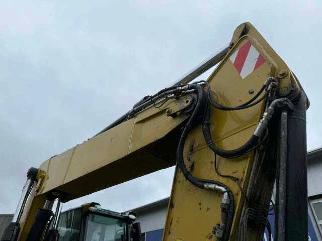 Caterpillar - 2018 - m322f - banden graafmachine - afbeelding 24 van  30