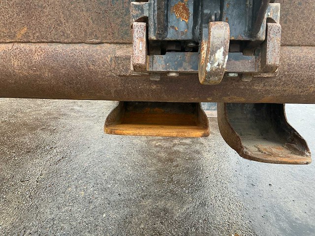 Caterpillar - 2023 - 301.6 - minigraafmachine - afbeelding 2 van  16