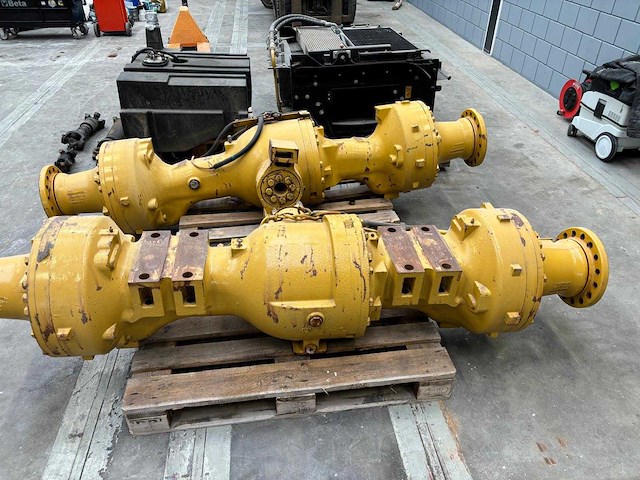 Caterpillar - 938m assen met toebehoren - shovel en wiellader onderdelen - afbeelding 1 van  5