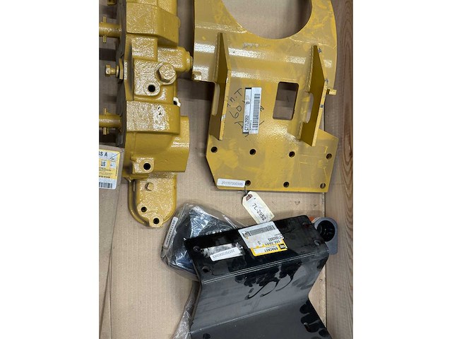 Caterpillar - partij machine-onderdelen & montage-/bevestigingsdelen (o.a. brackets, housings, harnesses) - afbeelding 9 van  9
