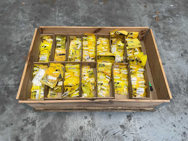 Caterpillar - partij onderdelen - pakkingen & adapters & moeren & service-onderdelen & diverse - afbeelding 4 van  12