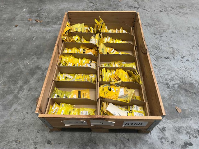 Caterpillar - partij onderdelen - pakkingen & adapters & moeren & service-onderdelen & diverse - afbeelding 1 van  12