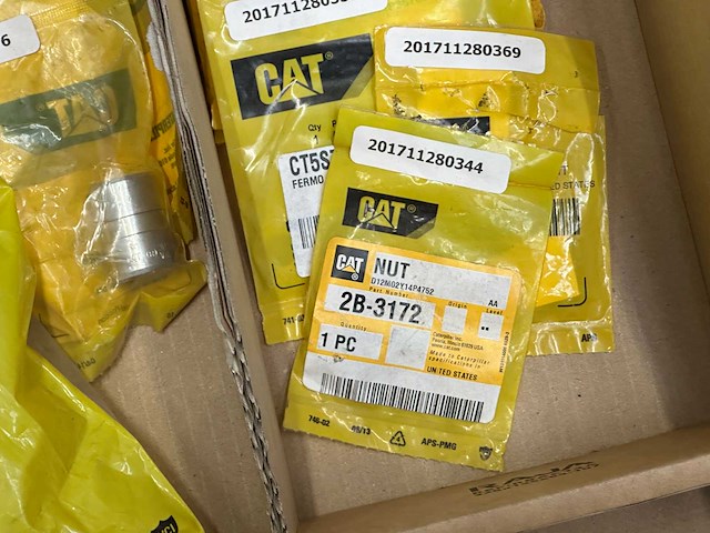 Caterpillar - partij onderdelen - pakkingen & adapters & moeren & service-onderdelen & diverse - afbeelding 12 van  12