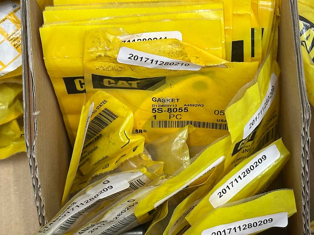 Caterpillar - partij onderdelen - pakkingen & adapters & moeren & service-onderdelen & diverse - afbeelding 9 van  12