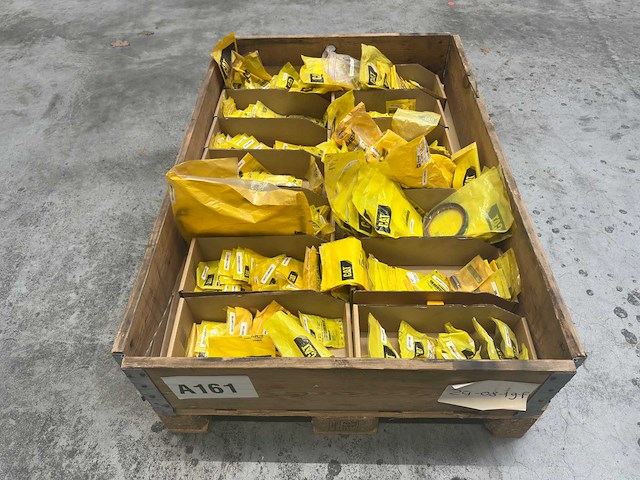 Caterpillar - partij reserveonderdelen - afbeelding 1 van  10