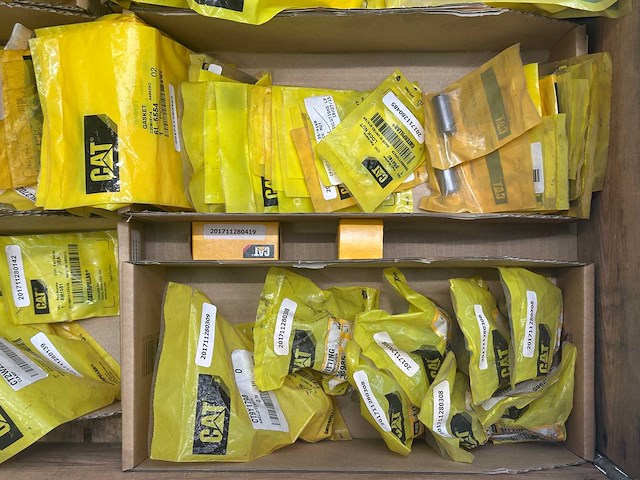 Caterpillar - partij reserveonderdelen - afbeelding 8 van  10