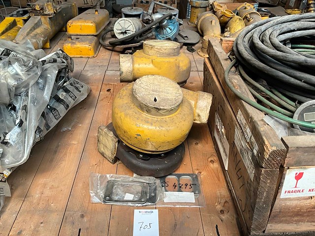 Caterpillar 8n-3323 turbo (2x) - afbeelding 1 van  3