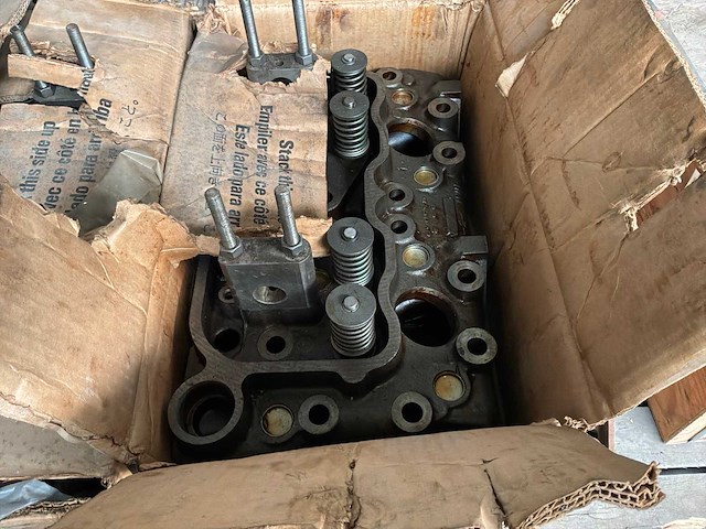 Caterpillar cilinderkop (8x) - afbeelding 3 van  5