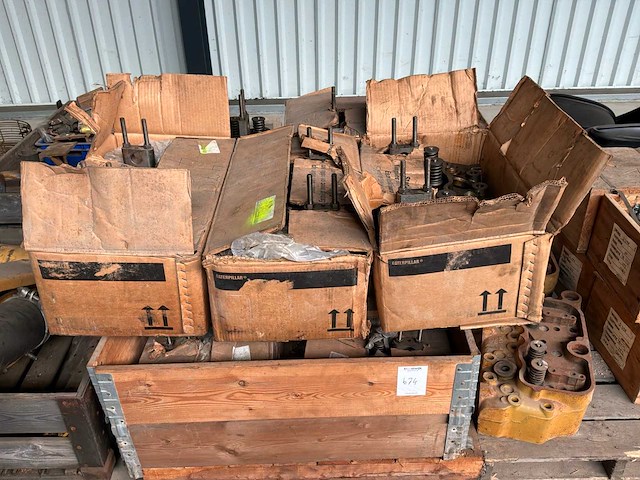 Caterpillar cilinderkop (8x) - afbeelding 1 van  3