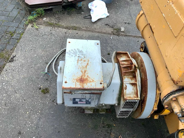 Caterpillar d343 dieselmotor met 30 kva generator - afbeelding 14 van  15