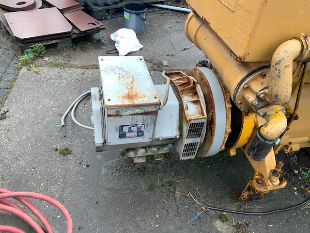 Caterpillar d343 dieselmotor met 30 kva generator - afbeelding 11 van  13