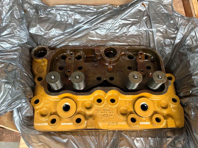 Caterpillar d398 cilinderkop (5x) - afbeelding 2 van  3