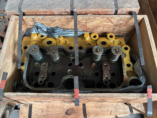 Caterpillar d398 cilinderkop (6x) - afbeelding 2 van  8