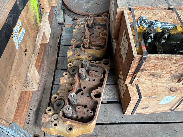 Caterpillar d398 cilinderkop (6x) - afbeelding 4 van  8